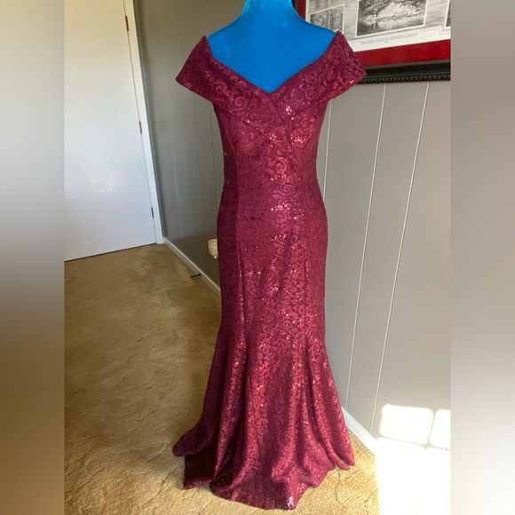 MORGAN & CO. BURGUNDY DRESS. - Picture 8 of 16